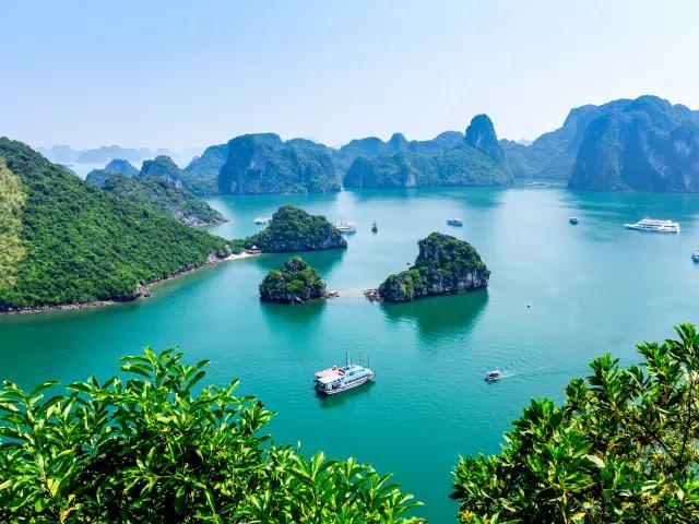 DISCOVER HALONG BAYS
