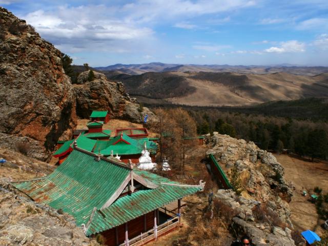 Climb up to Tovkhon Monastery