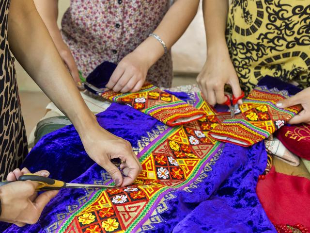 Visit the Aisha Textile workshop
