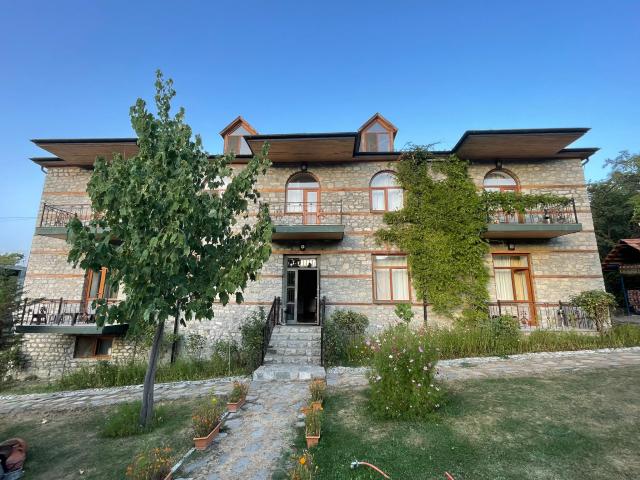 Evim Hotel, Lahij