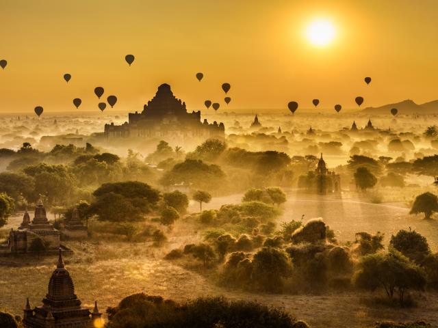 Float in a balloon over Bagan