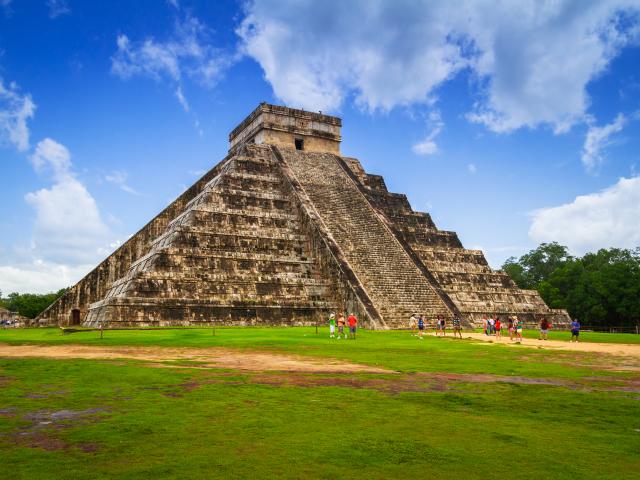 Tour world-famous Chichén Itzá