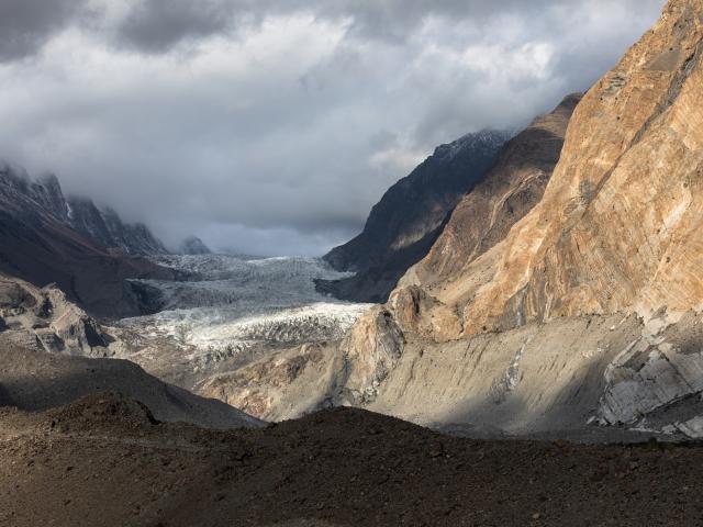 Trek to Hoper Glacier