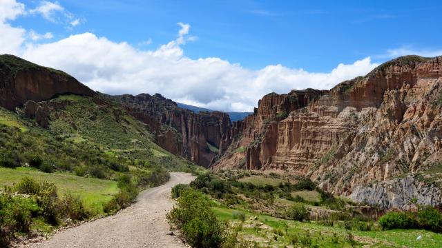 Trek through craggy Palca Canyon