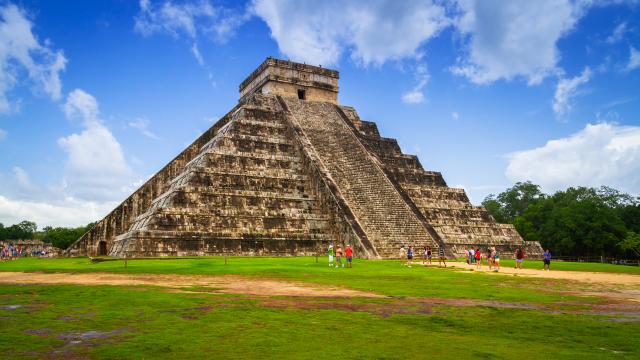 Tour world-famous Chichén Itzá