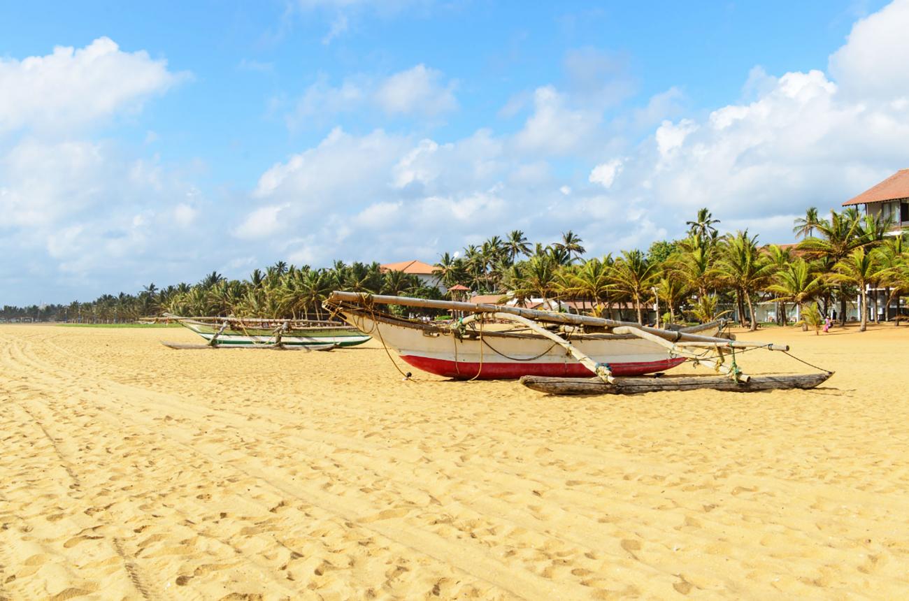 Visit the beaches of Negombo