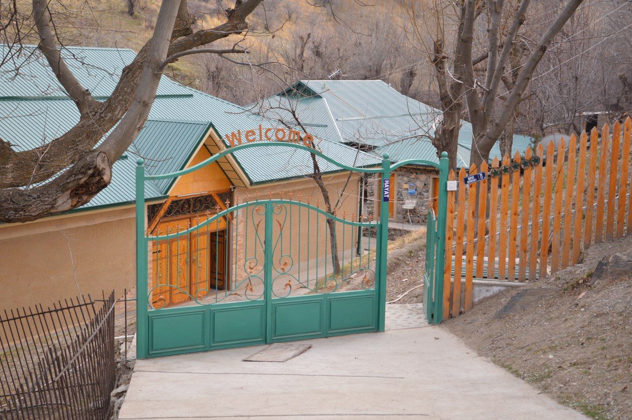 Nurata Guesthouse (Hayat Village)