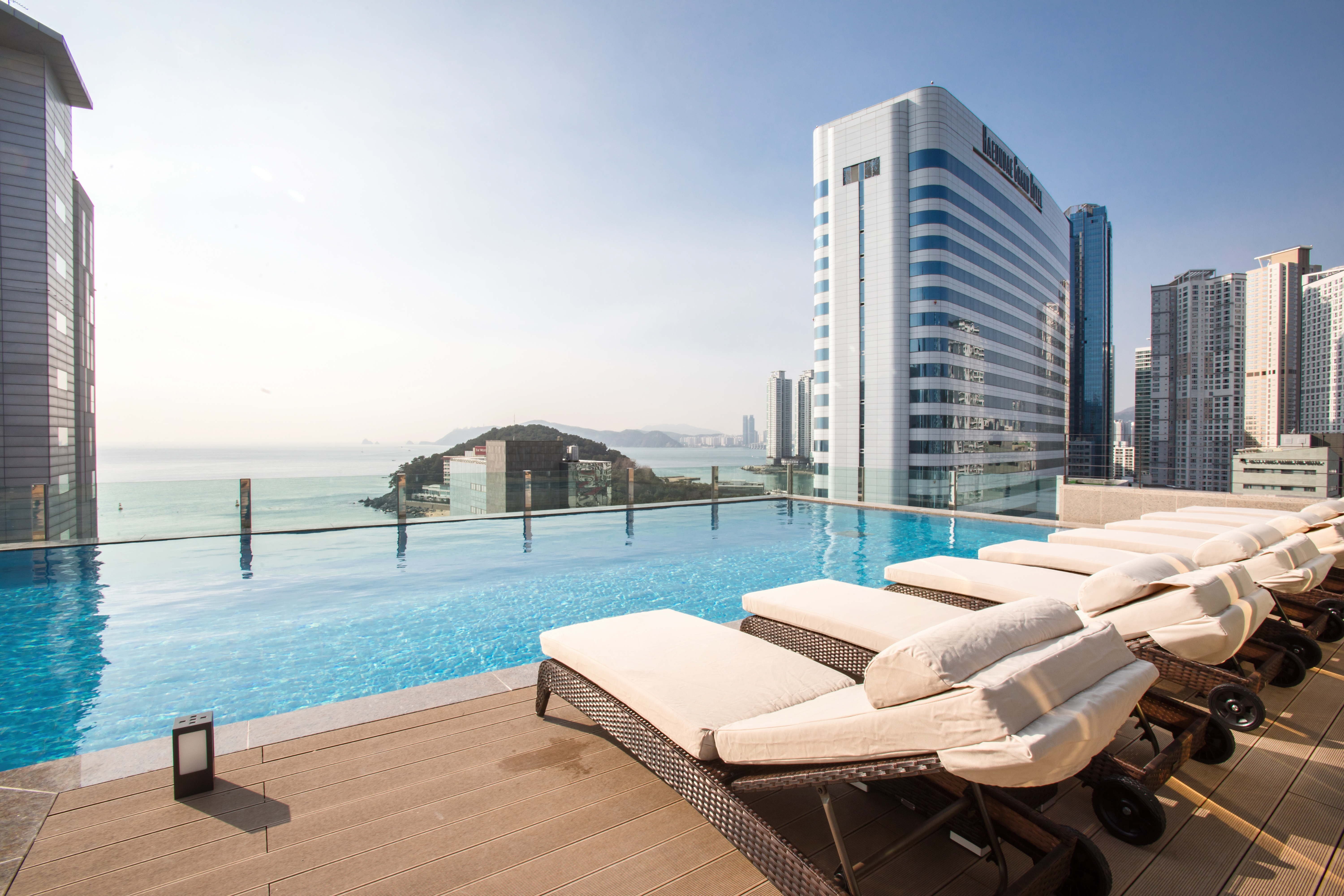 Baymond Hotel